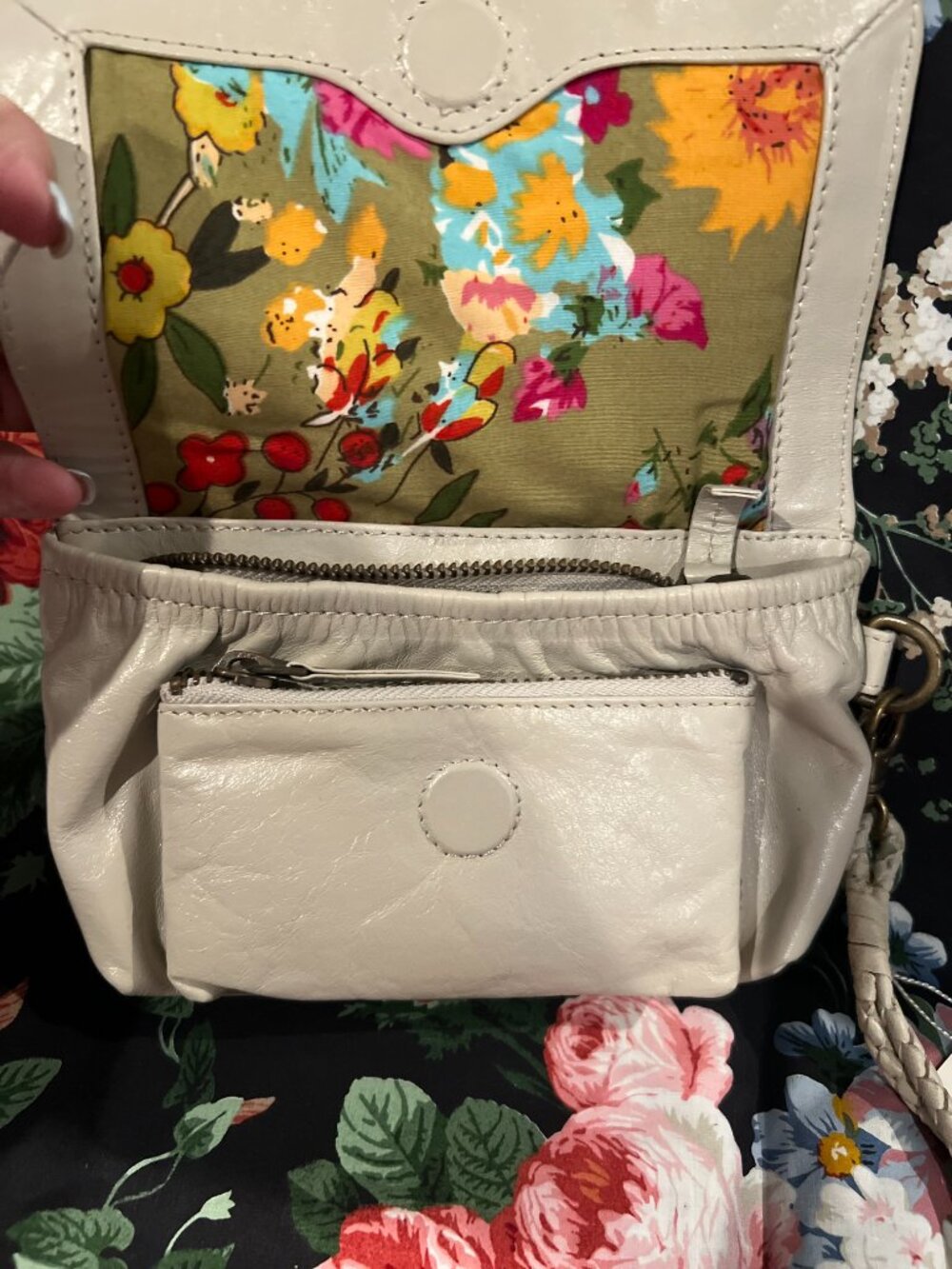 NWT Latico Cream Leather Braided Wristlet Clutch Wallet Floral Lining - Picture 3 of 6